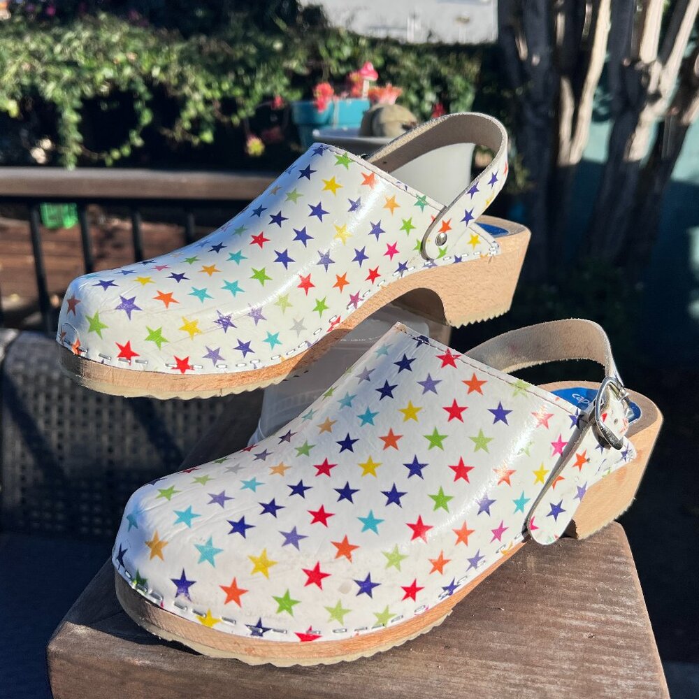 Cape Clogs Size 11 Multi-Color Stars on White Leather and Wooden Clogs